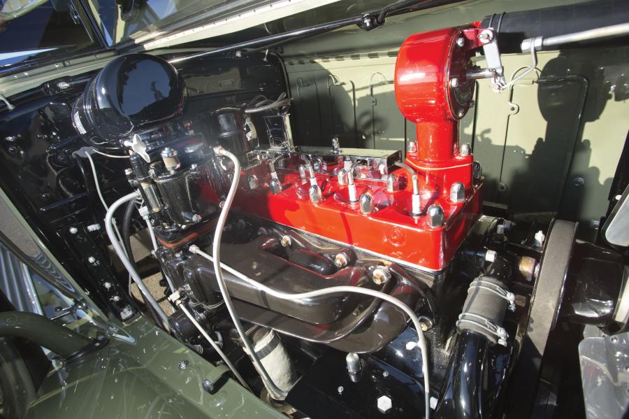 Chrysler CL Imperial Convertible Roadster by LeBaron 1932 года  (фото 2 из 26)